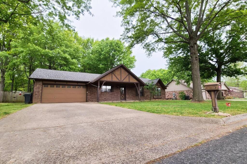 Centrally Located In Rogers And Bentonville! -Private Rooms Exterior photo