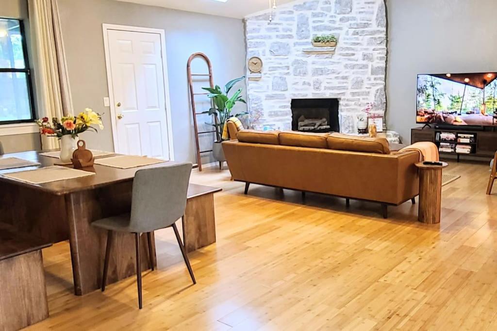 Centrally Located In Rogers And Bentonville! -Private Rooms Exterior photo